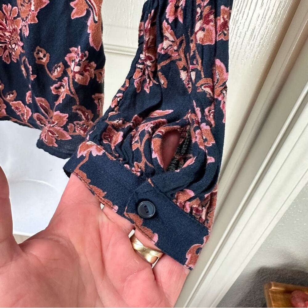 Lucky Brand Floral Tie Neck Top Size Small Navy - Picture 5 of 8
